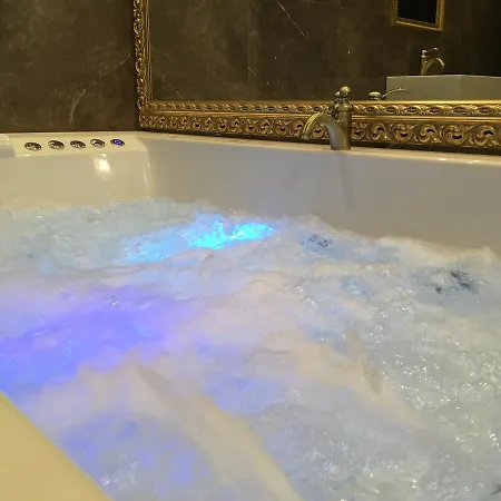 Business Jacuzzi Apartment