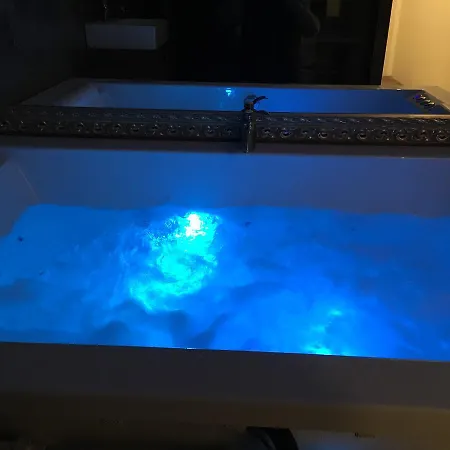 Business Jacuzzi Apartment *