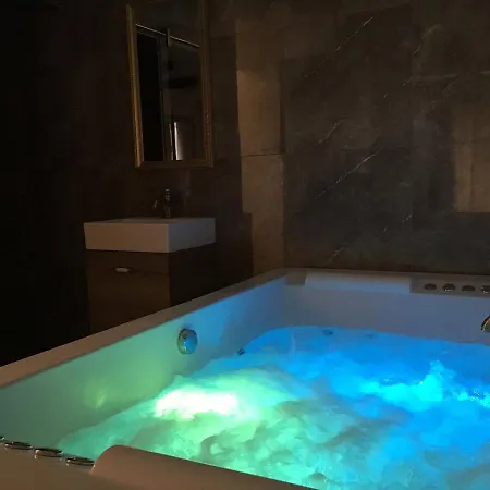 Business Jacuzzi Apartment *