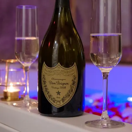 Business Jacuzzi Apartment